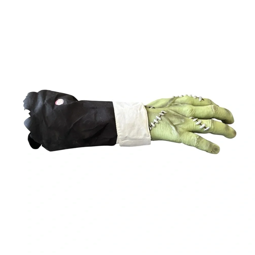 Halloween Creepy Crawly Hand/Arm prop Decor Animated Battery Operated Move 13.5”